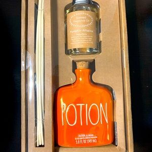 ❌sold❌ Rae Dunn Halloween diffuser